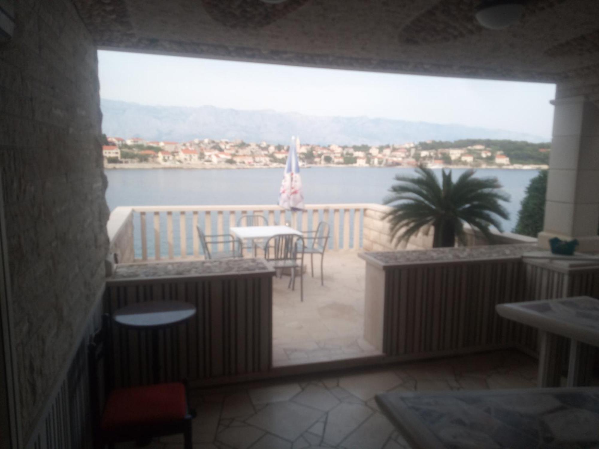 Beachfront House Pope B&B Selca  Rom bilde