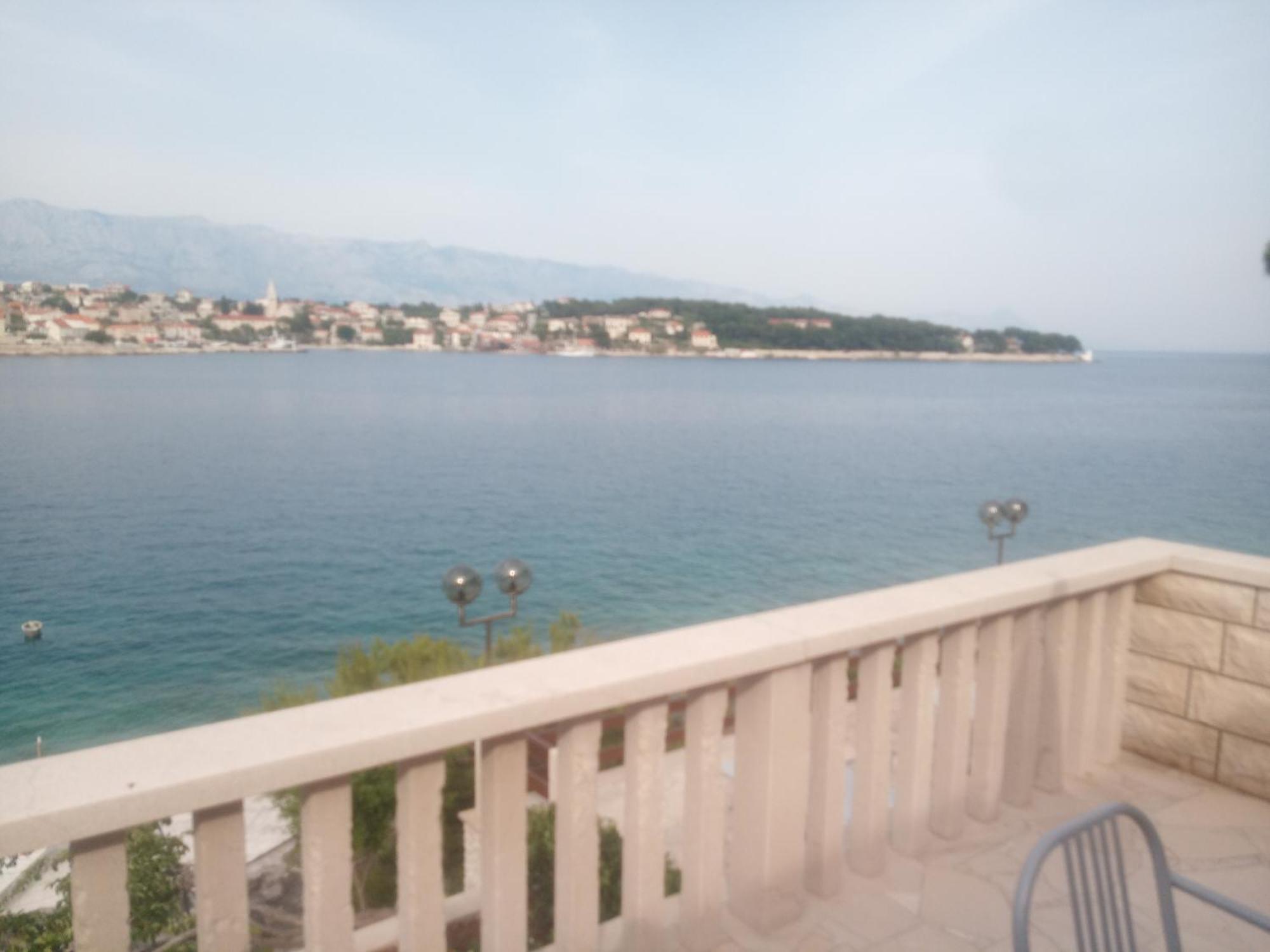 Beachfront House Pope B&B Selca  Rom bilde